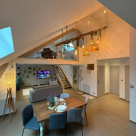 아파트 Au Cafe De Jeanne -