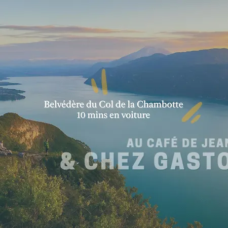 Au Café De Jeanne - *